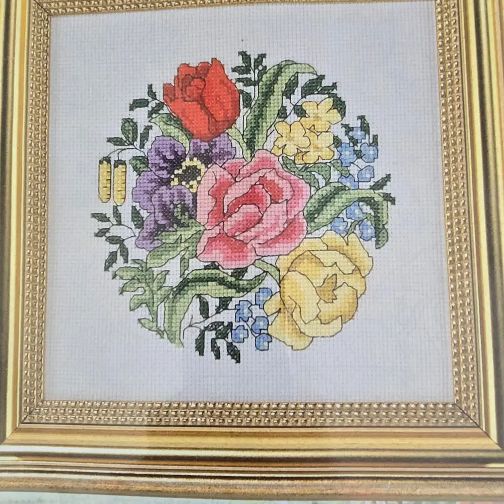 Permin of Copenhagen Flowers Circle Cross Stitch Kit  8